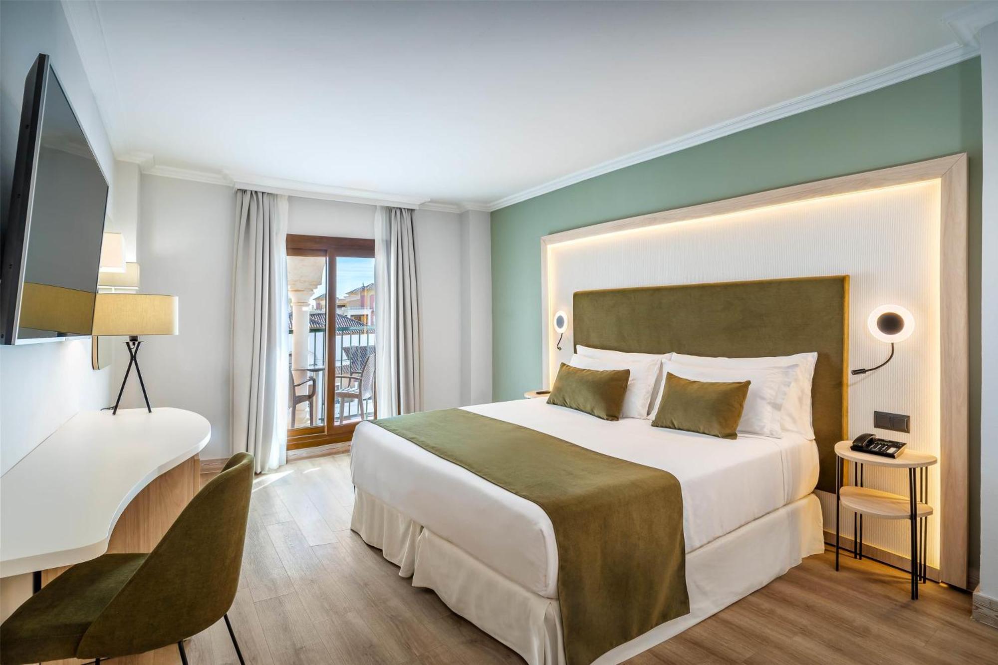 Deluxe Double Room with Pool View